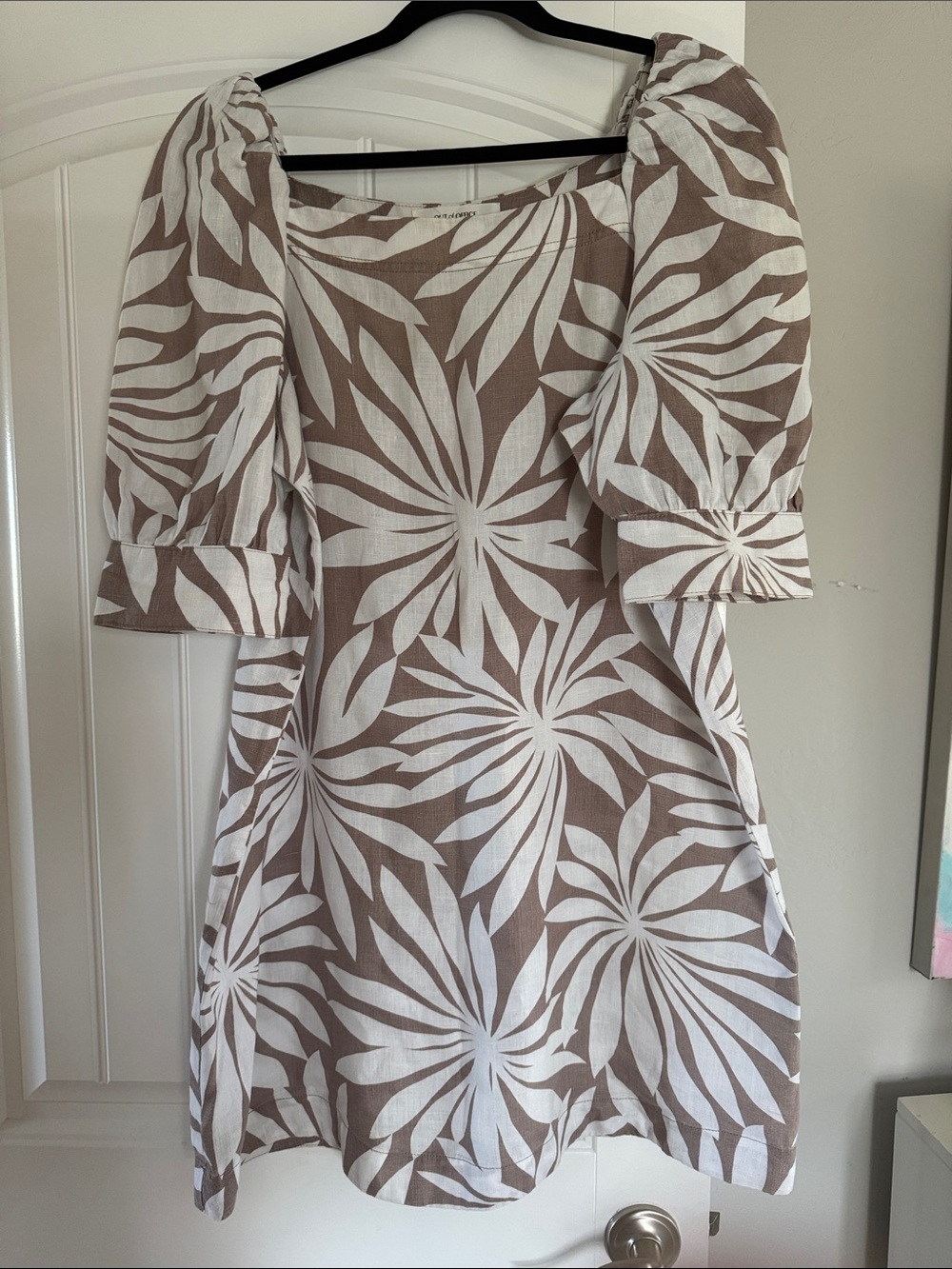 Trina Turk Taupe & White Puff-Sleeve Floral Mini Dress